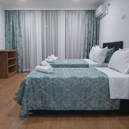 Dzveli Batumi Hotel Bagian luar foto