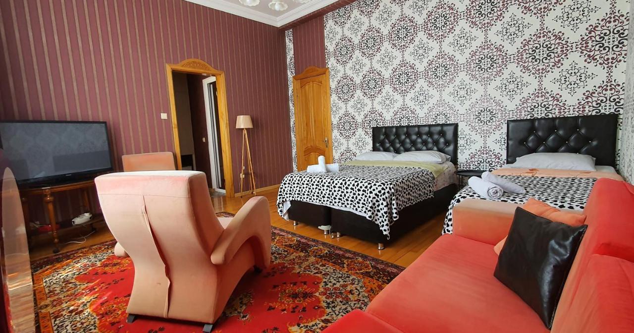 Dzveli Batumi Hotel Bagian luar foto