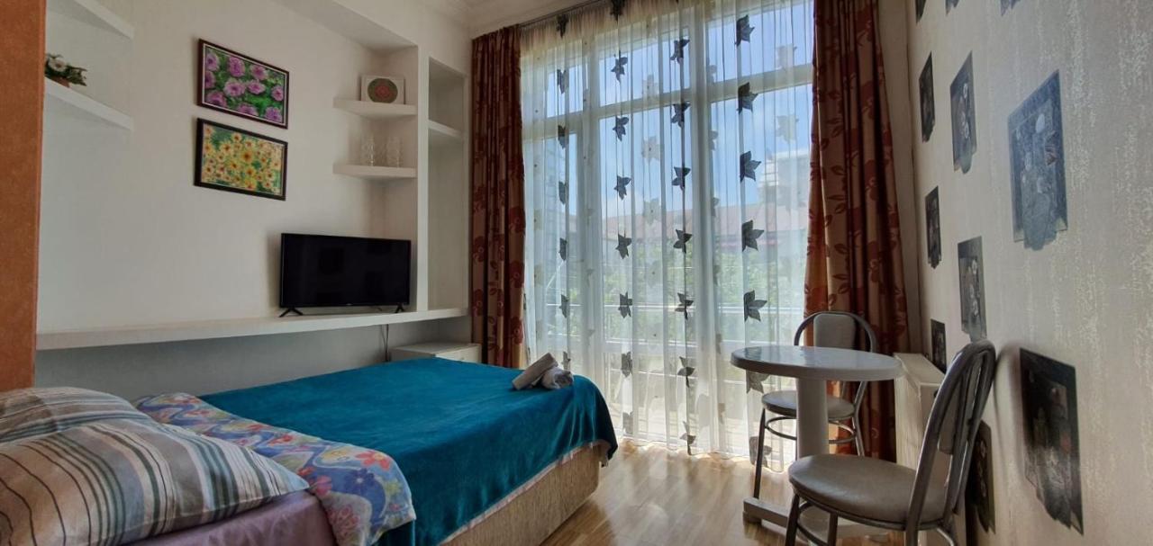 Dzveli Batumi Hotel Bagian luar foto