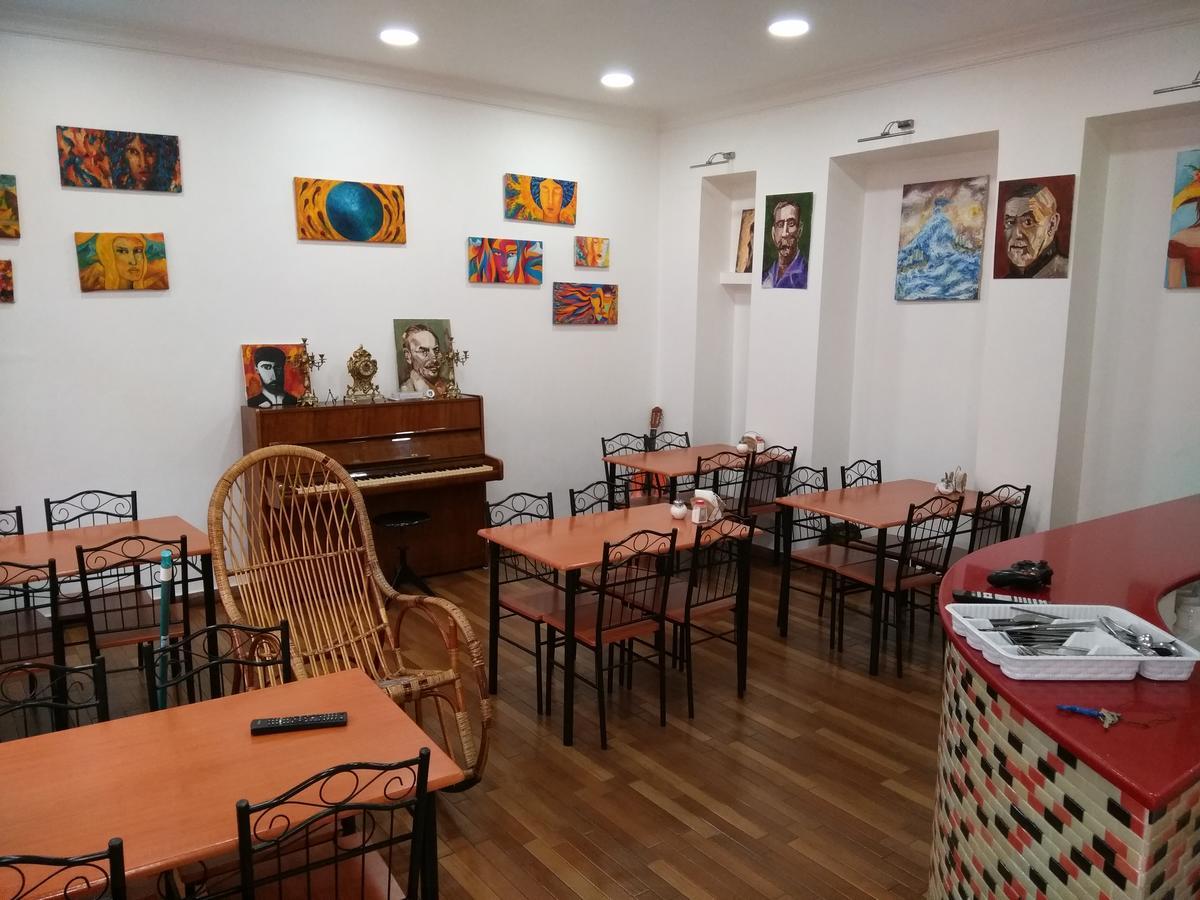 Dzveli Batumi Hotel Bagian luar foto