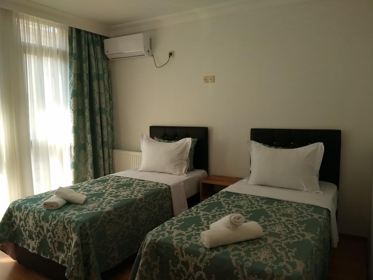 Dzveli Batumi Hotel Bagian luar foto