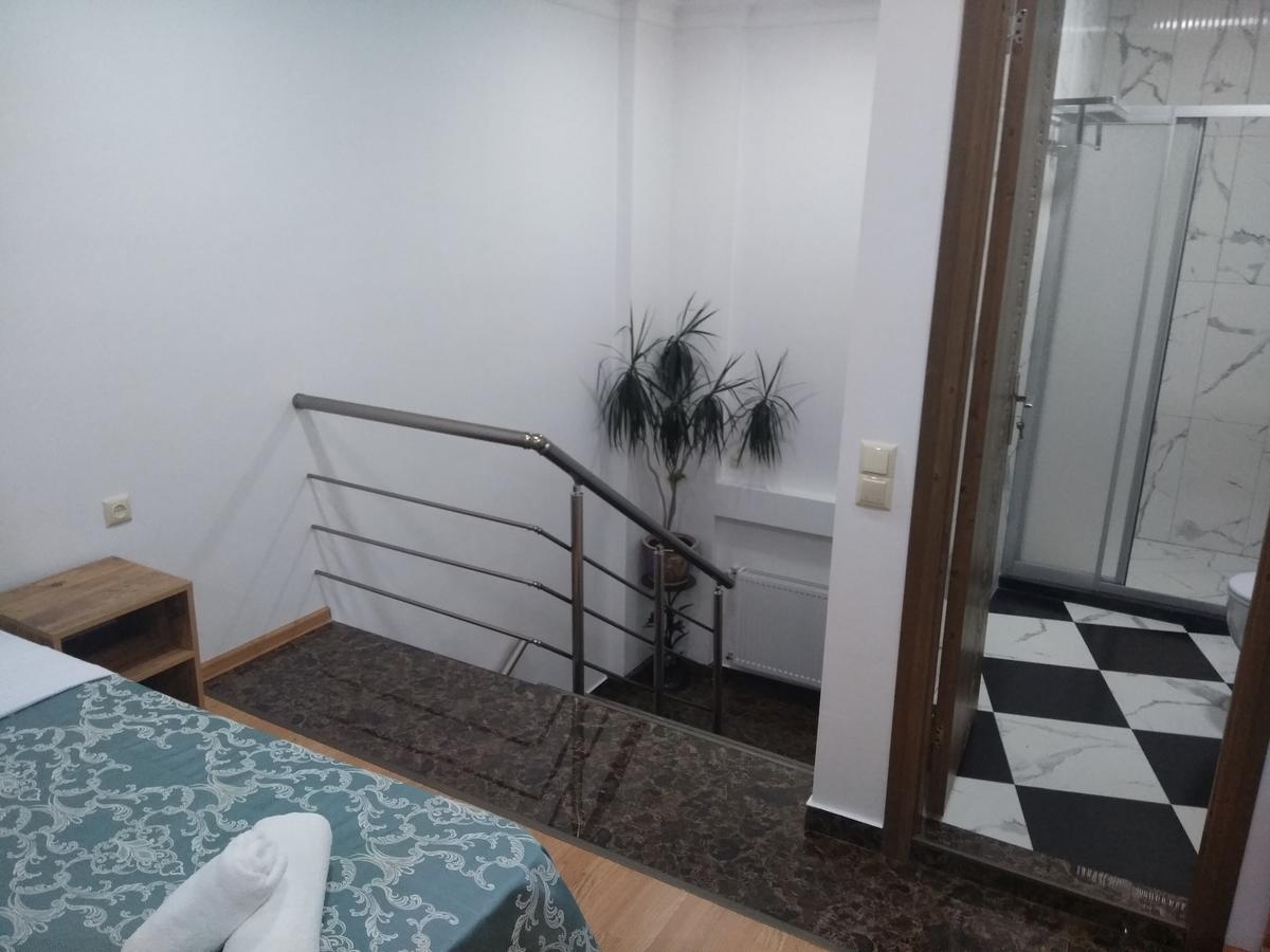 Dzveli Batumi Hotel Bagian luar foto