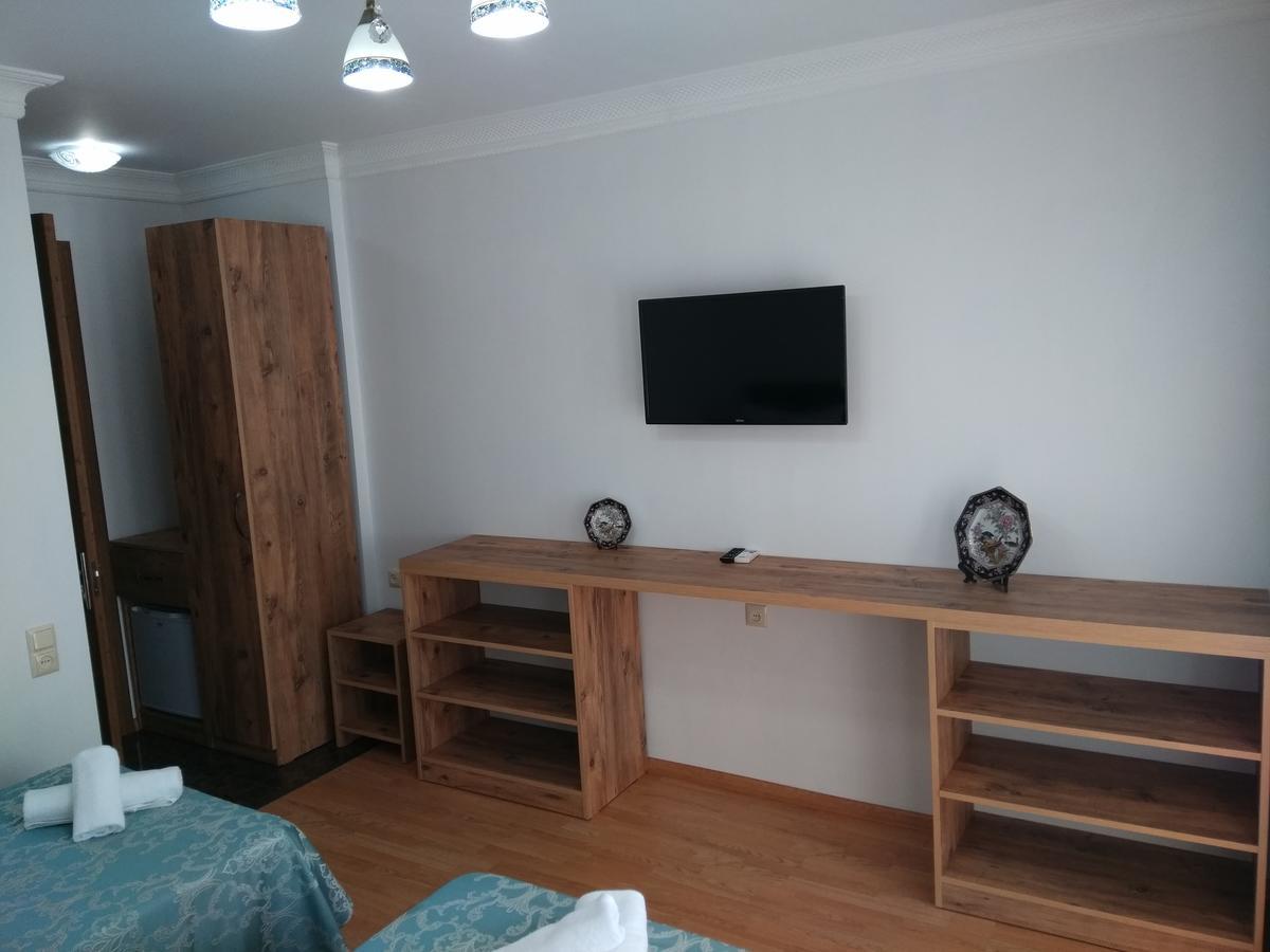 Dzveli Batumi Hotel Bagian luar foto