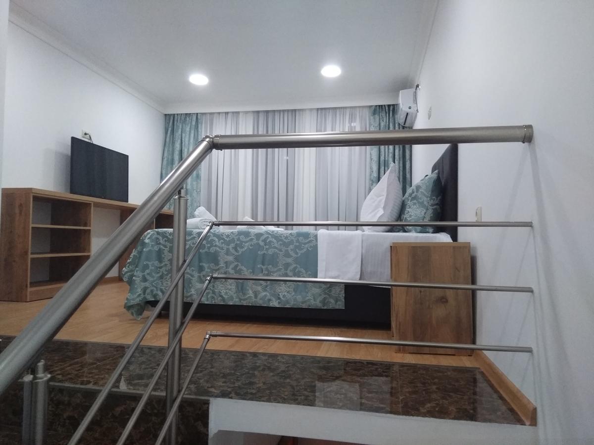 Dzveli Batumi Hotel Bagian luar foto