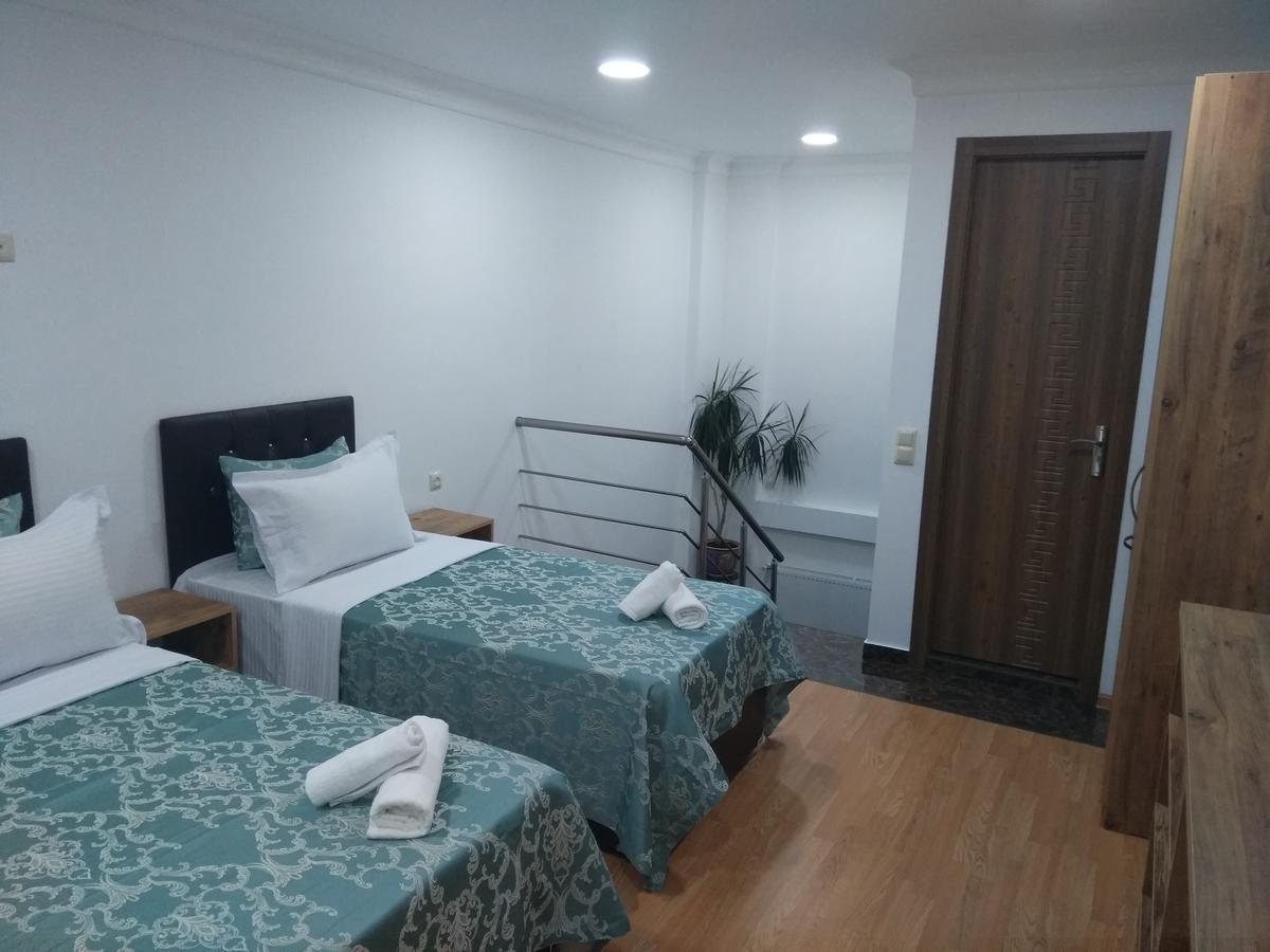 Dzveli Batumi Hotel Bagian luar foto