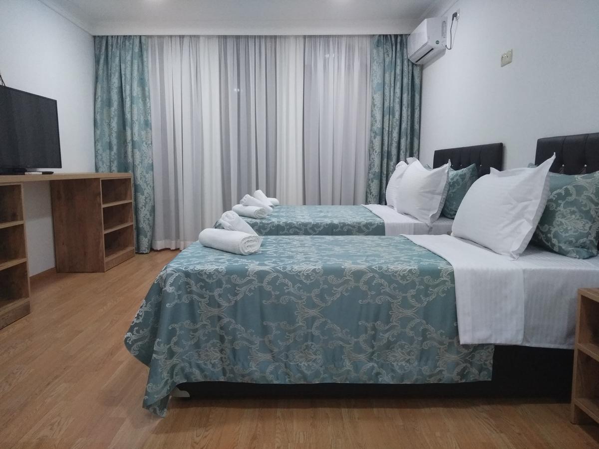 Dzveli Batumi Hotel Bagian luar foto